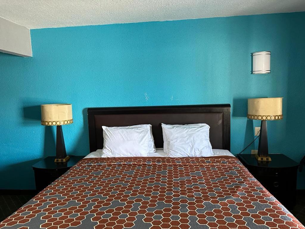 Mayo Motel 2*